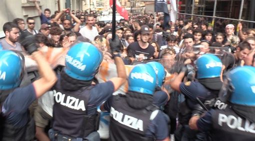 Scontri con gli universitari, la polizia attacca il Consiglio: &quot;Noi siamo lo Stato, ma la sinistra solidarizza con gli studenti&quot;