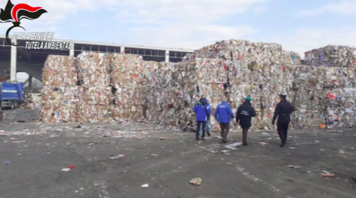Contrasto agli incendi dei rifiuti: perquisizioni dei carabinieri in Piemonte