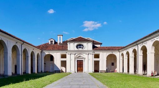 Yoga al mattino, teatro e musica la sera: un mese di arte e benessere a San Pietro in Vincoli Yoga al mattino, teatro e musica la sera: un mese di arte e benessere a San Pietro in Vincoli