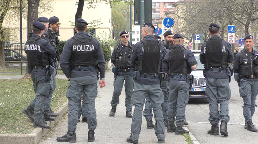 I poliziotti lo riconoscono, arrestato un cittadino macedone di 34 anni I poliziotti lo riconoscono, arrestato un cittadino macedone di 34 anni