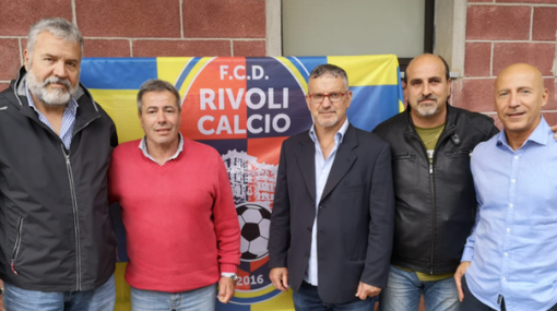 Agostino Scozzaro con il nuovo presidente Granieri, il ds Arturo Gallo, il vice pres Morabito e Di Frenza Agostino Scozzaro con il nuovo presidente Granieri, il ds Arturo Gallo, il vice pres Morabito e Di Frenza