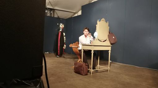 “Oggi si recita a braccetto”: Alex Magno racconta il teatro in Piazza d’Armi “Oggi si recita a braccetto”: Alex Magno racconta il teatro in Piazza d’Armi