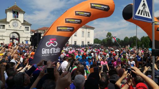 Ecco il chilometro zero: Venaria ha salutato il Giro e i suoi campioni (VIDEO E FOTO GALLERY)