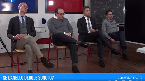 Backstage. Se l'anello debole sono io? Rivediamo la puntata (Video) Backstage. Se l'anello debole sono io? Rivediamo la puntata (Video)