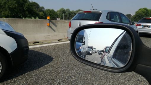 Incidente in tangenziale nord, auto ribaltata e rallentamenti nel traffico