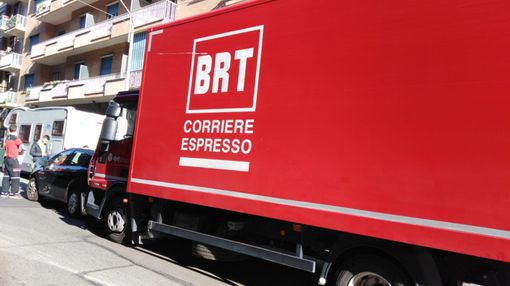 Autista di furgone distratto provoca tamponamento in via Barletta