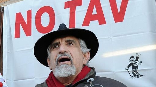 Torino-Lione, il leader No Tav: "La mozione del Movimento 5 Stelle è una presa per i fondelli" Torino-Lione, il leader No Tav: "La mozione del Movimento 5 Stelle è una presa per i fondelli"