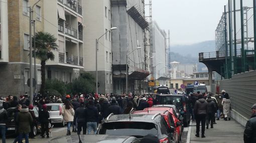 Cori, petardi e fuochi d'artificio: la protesta del tifo granata &quot;assedia&quot; i giocatori al Filadelfia [VIDEO]