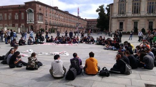 Studenti, professori, no TAV e Fridays for future: Torino riscopre la protesta di piazza [VIDEO]