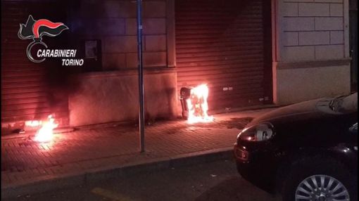 Nichelino, raid incendiario per distruggere la concorrenza e avere il monopolio di frutta e verdura a domicilio nel lockdown [FOTO e VIDEO]