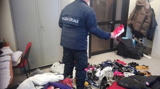 Si ferisce mentre ruba un paio di scarpe: arrestato per furto Si ferisce mentre ruba un paio di scarpe: arrestato per furto