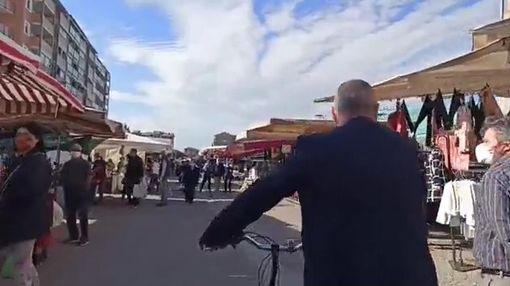 Collegno, al mercato tornano i banchi extra alimentari