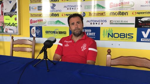 VIDEO, Serie D - Chieri-Pro Dronero 4-0, Dessena: "Nel primo tempo dovevamo concretizzare le occasioni, poi il rosso ha cambiato tutto" VIDEO, Serie D - Chieri-Pro Dronero 4-0, Dessena: "Nel primo tempo dovevamo concretizzare le occasioni, poi il rosso ha cambiato tutto"