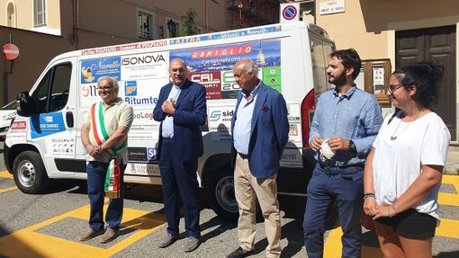 Consegnato alla Caritas di Volpiano il furgone di "Solidarietà in movimento" Consegnato alla Caritas di Volpiano il furgone di "Solidarietà in movimento"