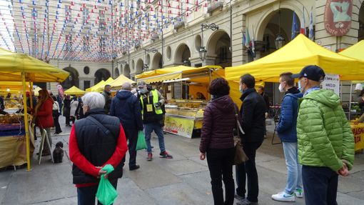 Settemila consumatori al mercato di Campagna Amica allestito da Coldiretti Torino in piazza Palazzo di Città Settemila consumatori al mercato di Campagna Amica allestito da Coldiretti Torino in piazza Palazzo di Città