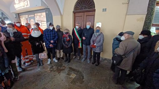 Pietra d’inciampo a Chivasso per ricordare il commerciante Arrigo Levi Pietra d’inciampo a Chivasso per ricordare il commerciante Arrigo Levi