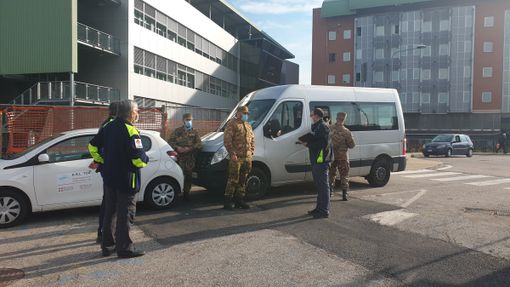 Covid: l'Esercito in sopralluogo all'ospedale di Chivasso. Si montano le tende Covid: l'Esercito in sopralluogo all'ospedale di Chivasso. Si montano le tende