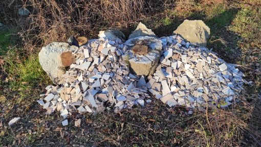 Gli scarti edili abbandonati Gli scarti edili abbandonati