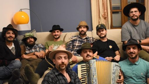 I giovani che rilanciano la cultura del baffo a Villafranca Piemonte I giovani che rilanciano la cultura del baffo a Villafranca Piemonte