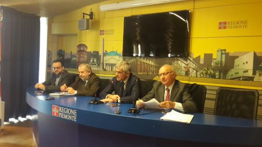 La Regione esce dal piano di rientro della sanità, Chiamparino: "In 6 anni pagheremo a 60 giorni, senza aumentare tasse"