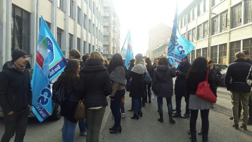 Nuova protesta dei dipendenti Eurofidi:"La Regione si sbrighi a trovare soluzioni per salvare posti di lavoro" Nuova protesta dei dipendenti Eurofidi:"La Regione si sbrighi a trovare soluzioni per salvare posti di lavoro"
