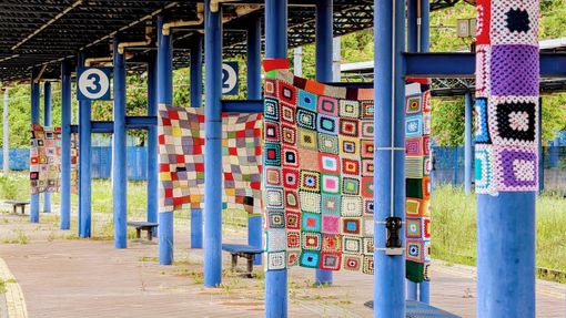Le decorazioni all'uncinetto per Stazione Dora