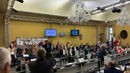 Foto di una protesta delle opposizioni in Consiglio regionale