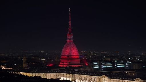 La Mole Antonelliana e il Grattacielo della Regione si illuminano di rosso per il World Heart Day La Mole Antonelliana e il Grattacielo della Regione si illuminano di rosso per il World Heart Day