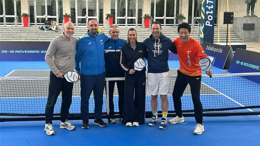Campioni e studenti si sfidano a pickleball