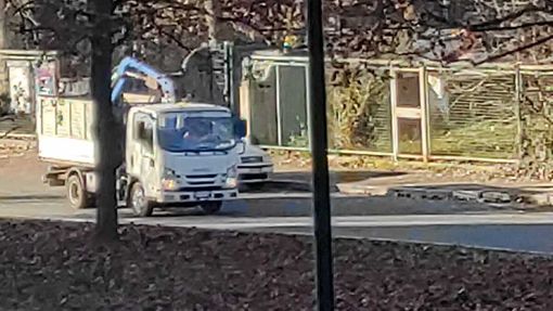 Ripulito il marciapiede davanti al complesso E13