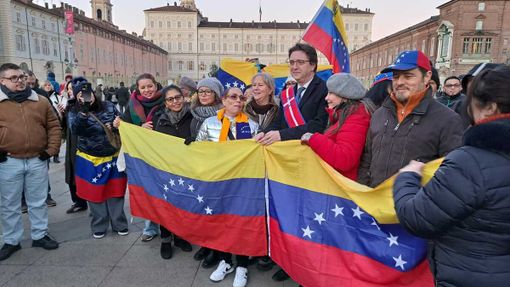 Manifestazione pro Venezuela in piazza Castello