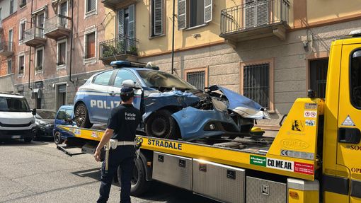 Multati i carri attrezzi che trasportano le auto della Polizia