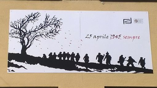 Il #25aprilesempre di Borgo Campidoglio, con “pillole resistenti” la prima uscita della “Fucina” del quartiere (VIDEO) Il #25aprilesempre di Borgo Campidoglio, con “pillole resistenti” la prima uscita della “Fucina” del quartiere (VIDEO)