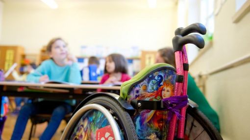 Protesta dei genitori degli alunni con disabilità davanti alla 5T: &quot;I nostri figli non sono pacchi!&quot;