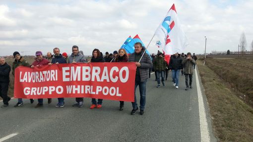 Embraco, sfilano i dipendenti nel giorno più lungo per l'azienda Embraco, sfilano i dipendenti nel giorno più lungo per l'azienda