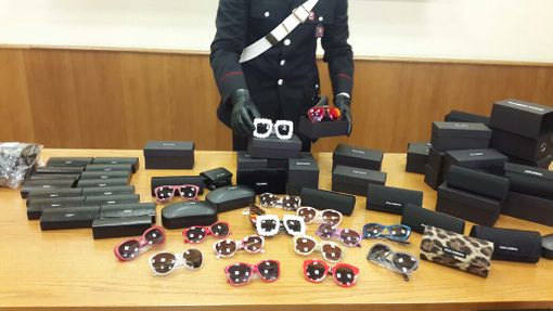 Sottraevano e rivendevano occhiali di lusso tramite dipendenti e ottici compiacenti: sgominata banda dai Carabinieri