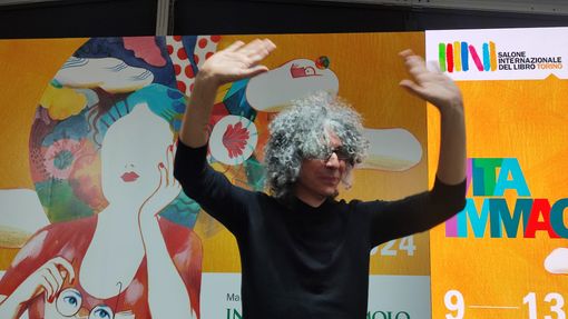 Oltre la malattia, Giovanni Allevi porta al Salone la fragilità che diventa forza