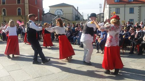 Pinerolo: "sfida" a passi di danza al Punto di Partenza Pinerolo: "sfida" a passi di danza al Punto di Partenza