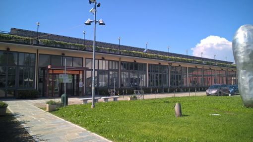 edificio con pareti trasparenti