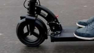 Monopattini elettrici, ieri la prima multa, oggi la seconda. Lapietra: "Sperimentazione al via la prossima settimana" Monopattini elettrici, ieri la prima multa, oggi la seconda. Lapietra: "Sperimentazione al via la prossima settimana"