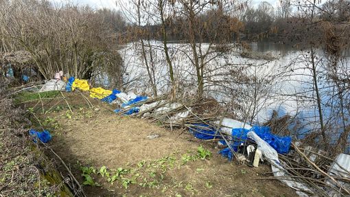 Orti abusivi sulle sponde del fiume Orti abusivi sulle sponde del fiume