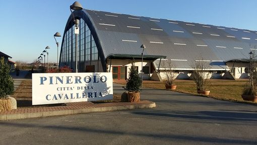 Solo un concorrente si rifà sotto per gestire la Scuola di cavalleria di Abbadia Alpina Solo un concorrente si rifà sotto per gestire la Scuola di cavalleria di Abbadia Alpina