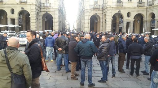 Modifica al milleproroghe &quot;pro-Uber&quot;: prosegue la protesta dei taxisti a Torino