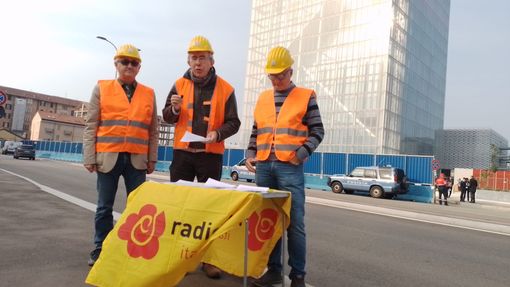 Grattacielo della Regione, il taglio del nastro non cancella i dubbi: "Sicurezza, bonifiche e costi. Nessuna risposta" Grattacielo della Regione, il taglio del nastro non cancella i dubbi: "Sicurezza, bonifiche e costi. Nessuna risposta"