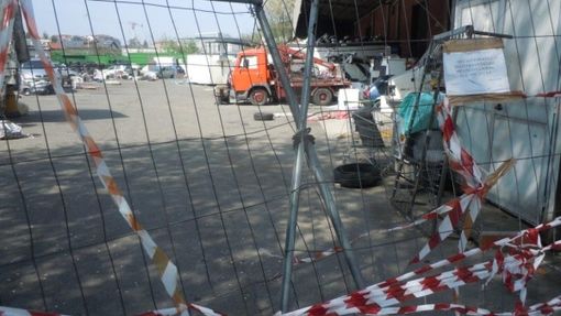 Indagati a Torino i titolari di sette demolizioni: rivendevano i veicoli radiati a cittadini stranieri