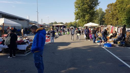 &quot;Libero scambio&quot;, in Via Carcano sono più di duecento