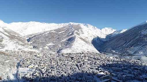 Una visuale di Bardonecchia dall'alto Una visuale di Bardonecchia dall'alto