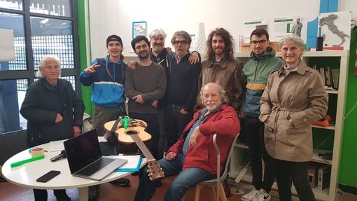 Tornare a recitare e a suonare la chitarra dopo l'ictus e con l'afasia: un'impresa made in Torino Tornare a recitare e a suonare la chitarra dopo l'ictus e con l'afasia: un'impresa made in Torino