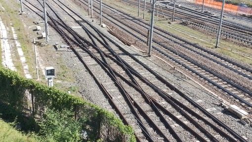 Dal 6 all'11 maggio lavori sulla linea ferroviaria Torino-Bardonecchia. Limitazioni al traffico delle auto sulla statale 335 Dal 6 all'11 maggio lavori sulla linea ferroviaria Torino-Bardonecchia. Limitazioni al traffico delle auto sulla statale 335