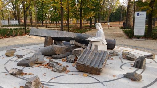 Giardini reali, il boschetto si riempie di verde e “pietre preziose”